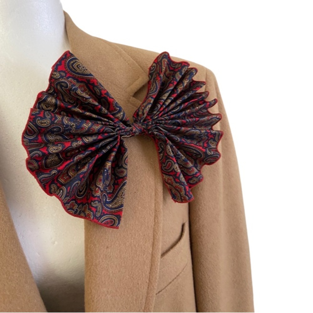 Vintage | Silk Paisley Pleated Lapel/Collar Bow - Picture 11 of 13